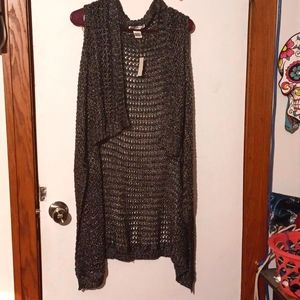 Large Black & Silver sleeveless long cardigan. NWT